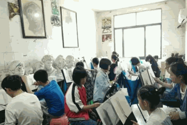 小紅帽美術(shù)培訓(xùn)