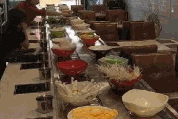 筷燙旋轉小火鍋