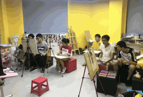 八十三國際少兒美術(shù)教育機(jī)構(gòu)