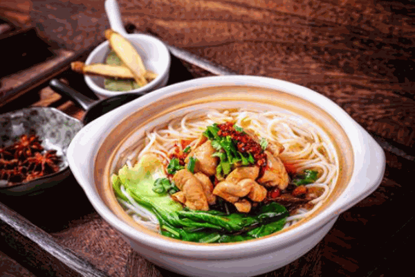 功夫煲仔花甲米線