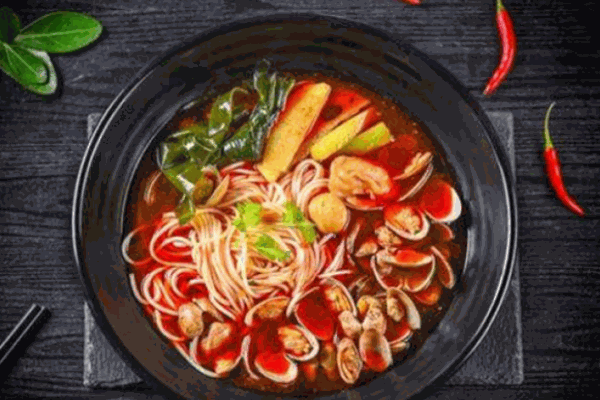 功夫煲仔花甲米線