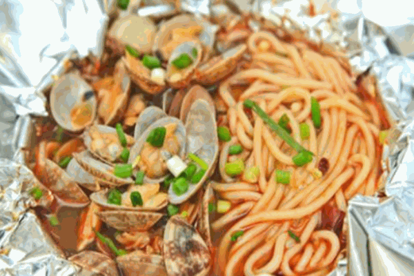 功夫煲仔花甲米線