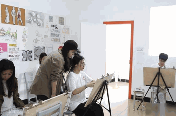 振興美術培訓學校