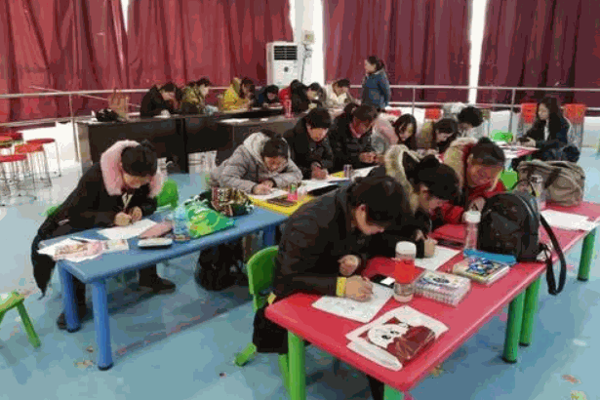 振興美術培訓學校