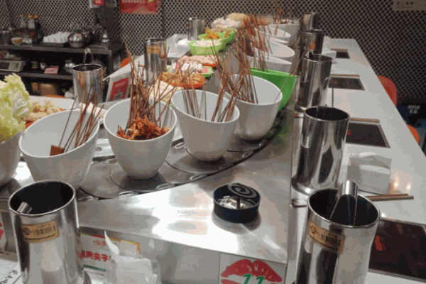 愛旋轉(zhuǎn)自助火鍋