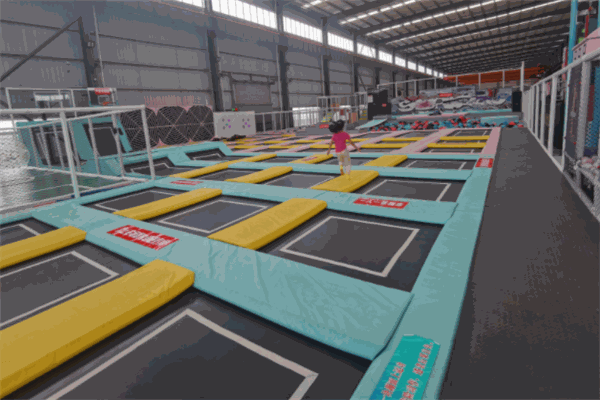 趣玩趣蹦床主題公園