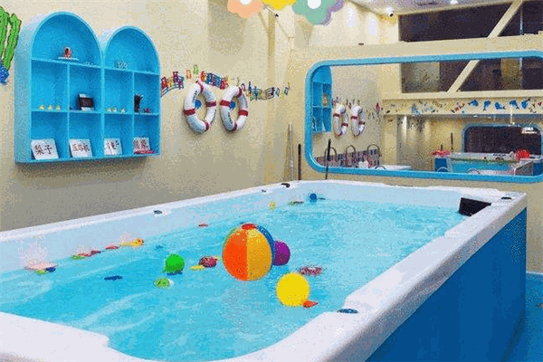 爬爬熊嬰童游泳館