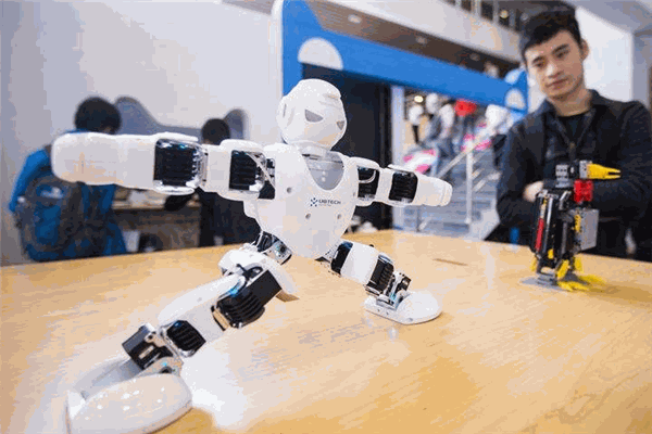 大美未來(lái)機(jī)器人