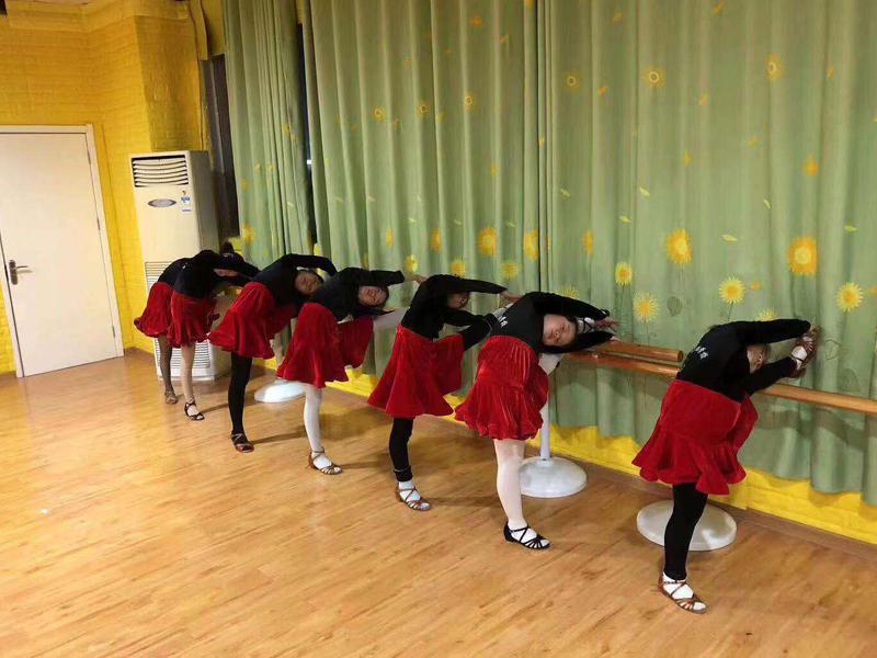 名狀元國際舞蹈學校