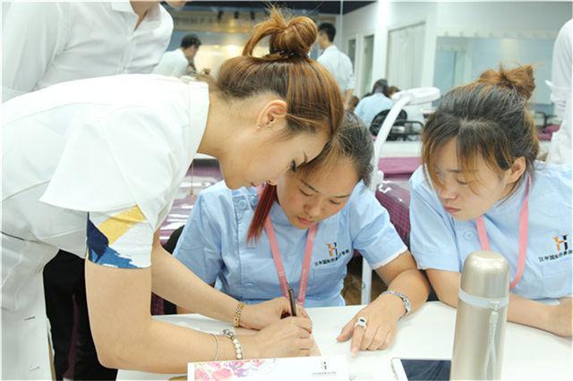 素顏之家專(zhuān)業(yè)祛斑祛痘