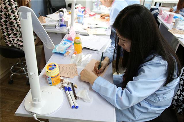 素顏之家專(zhuān)業(yè)祛斑祛痘