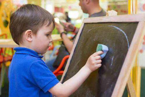 東方愛(ài)嬰早教中心