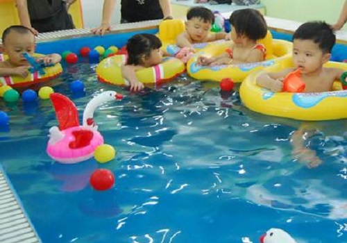 開心小魚嬰兒游泳館