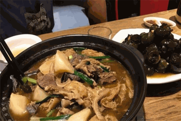 皇潮鮑汁海鮮雞煲