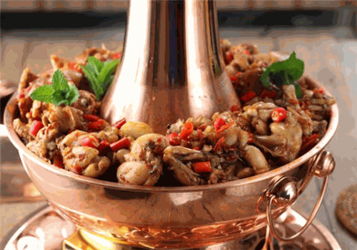 小山城特色牛蛙火鍋