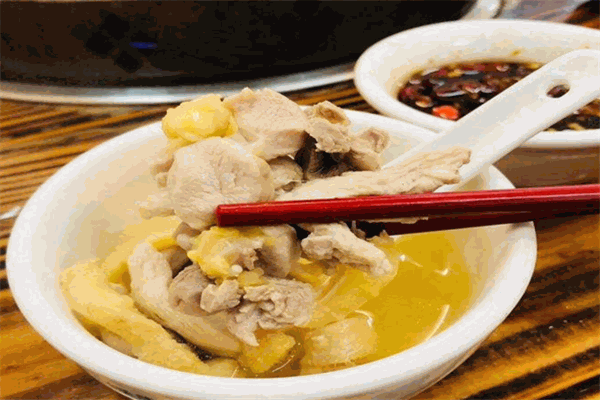 清遠(yuǎn)雞中王脆皮雞煲