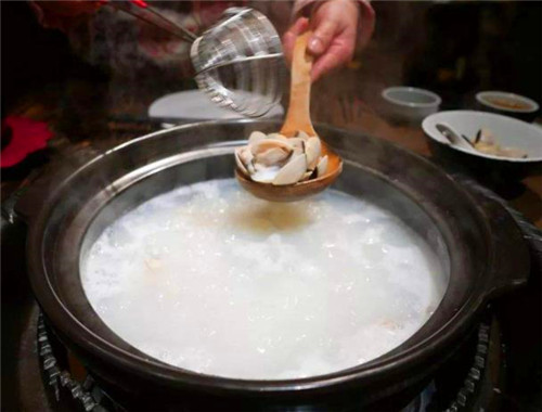 櫻花莊粥底火鍋