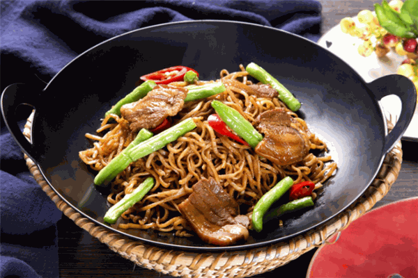 嘎嘎香鐵鍋燜面