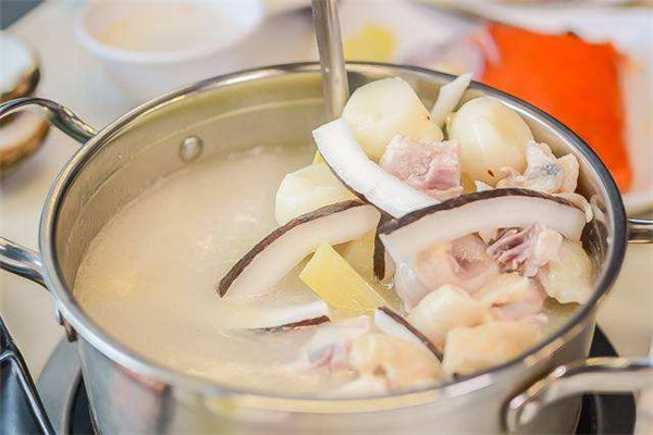 四季春園椰子雞