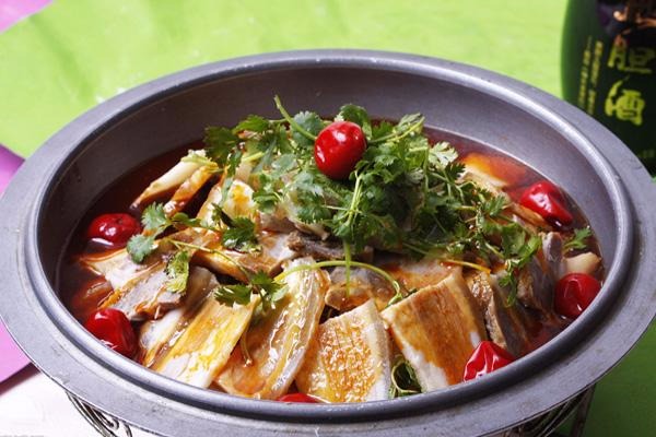 雞煲王回味石鍋魚