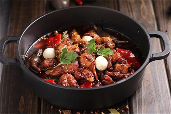 八寶吉香辣雞煲