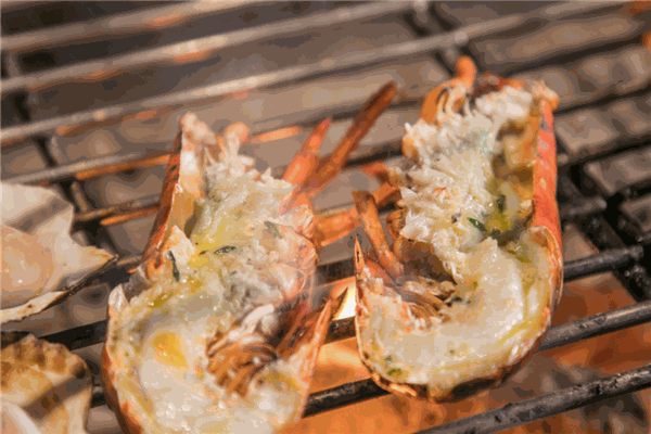 俏山珍燒烤龍蝦館