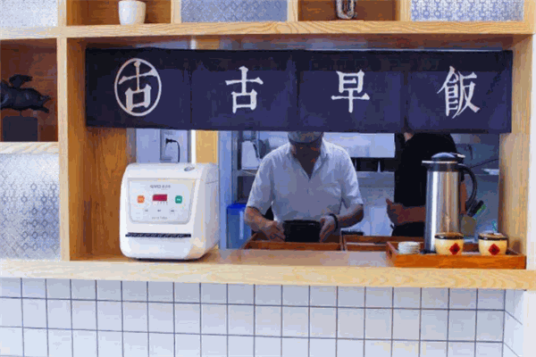 小派古早鹵肉飯