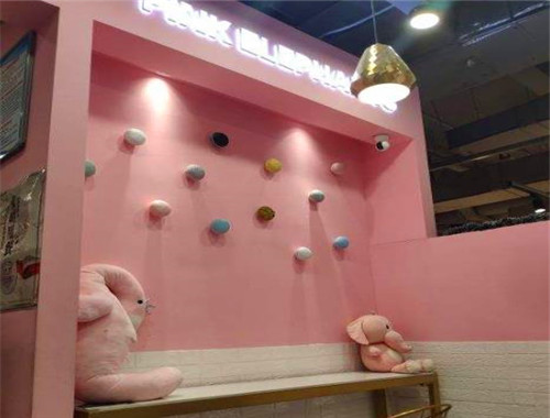 粉象西餅的小龍蝦熱狗