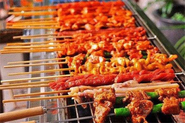 春暖花開(kāi)海鮮烤肉火鍋?zhàn)灾蛷d