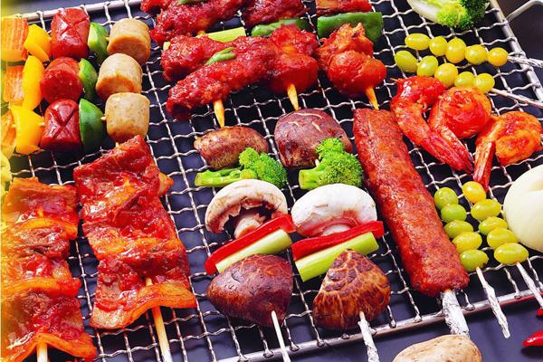 春暖花開(kāi)海鮮烤肉火鍋?zhàn)灾蛷d