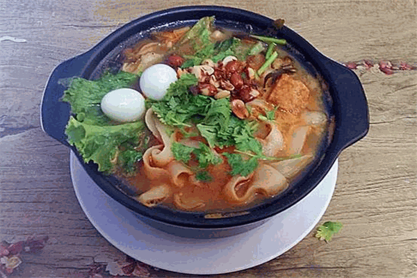 愛雨砂鍋刀削面