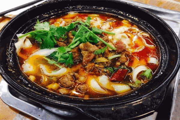 愛雨砂鍋刀削面