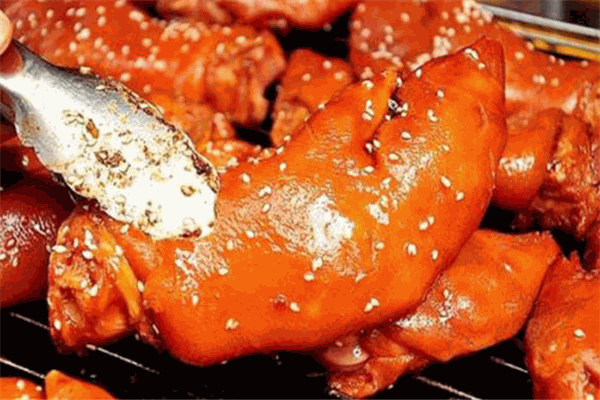 張牙舞爪烤豬蹄