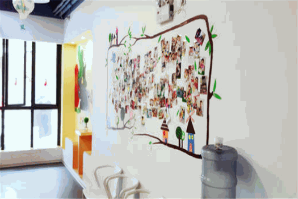 荷樂(lè)寶貝成長(zhǎng)中心