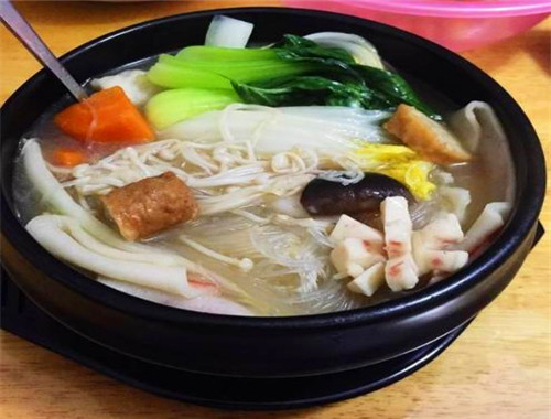 營(yíng)養(yǎng)骨湯砂鍋米線