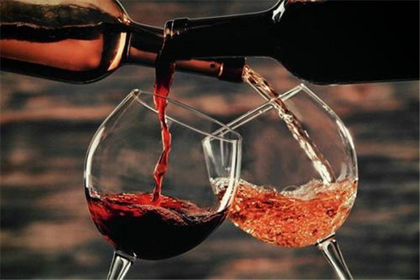 朝陽(yáng)藍(lán)天葡萄酒