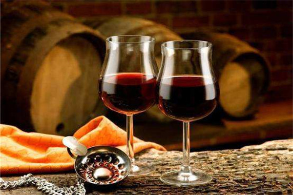 艾山冰谷藍(lán)莓冰酒