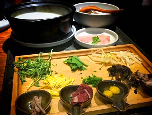 云臺肴過橋米線