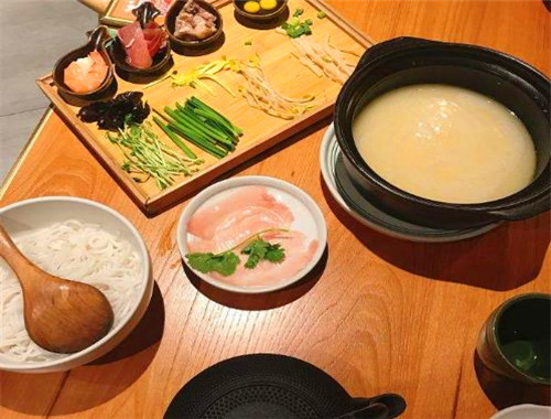 云臺肴過橋米線