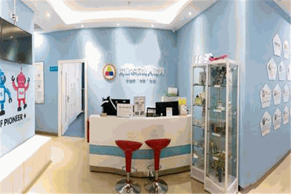 阿童木機(jī)器人教育