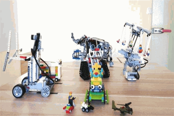 車庫創(chuàng)客機器人教育