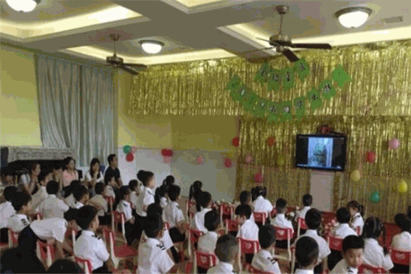 金色家園藝術(shù)幼兒園