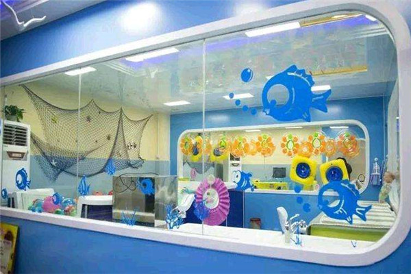 藍(lán)博灣嬰幼兒游泳館