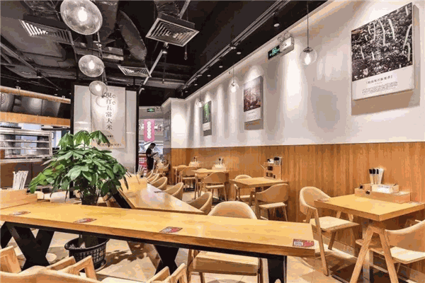 顯記港式煲仔飯