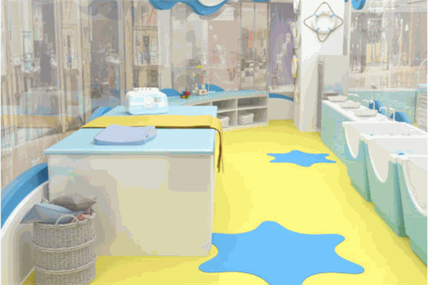 一一吖吖嬰兒游泳館