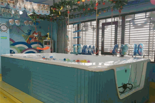 小丑魚嬰兒游泳館