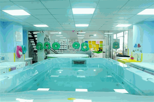 卡依恒溫游泳館