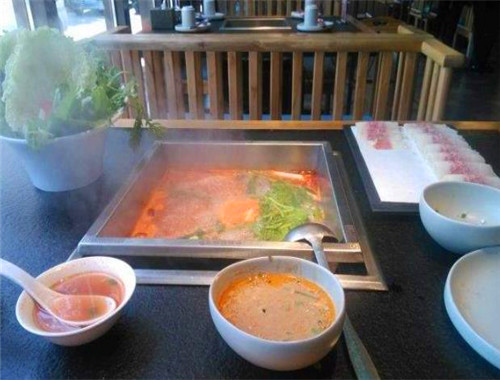 稻田撈漁生態(tài)魚火鍋