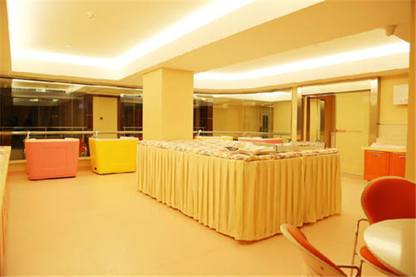 褓力母嬰護理中心