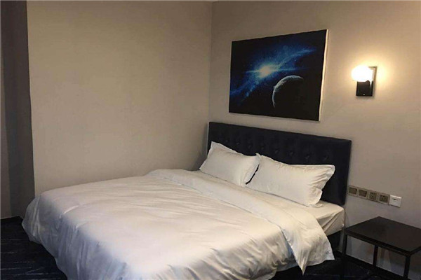 左創(chuàng)星球酒店